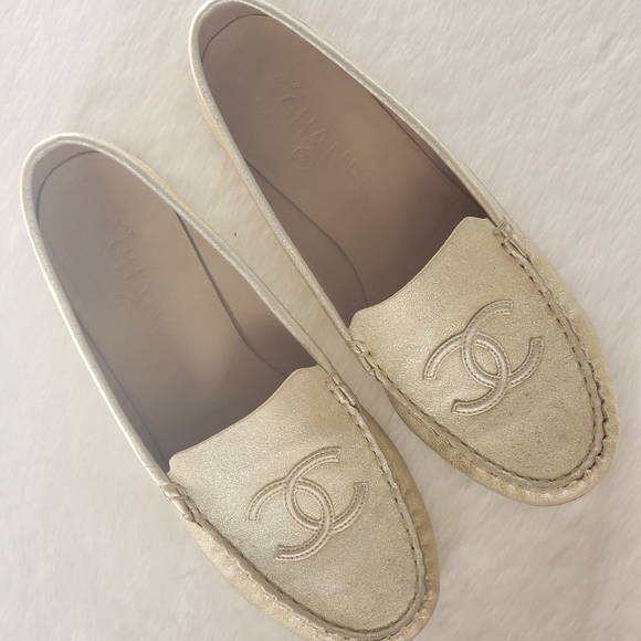 Beautiful Chanel Gold Shimmer Loafers - Picture 1 of 11